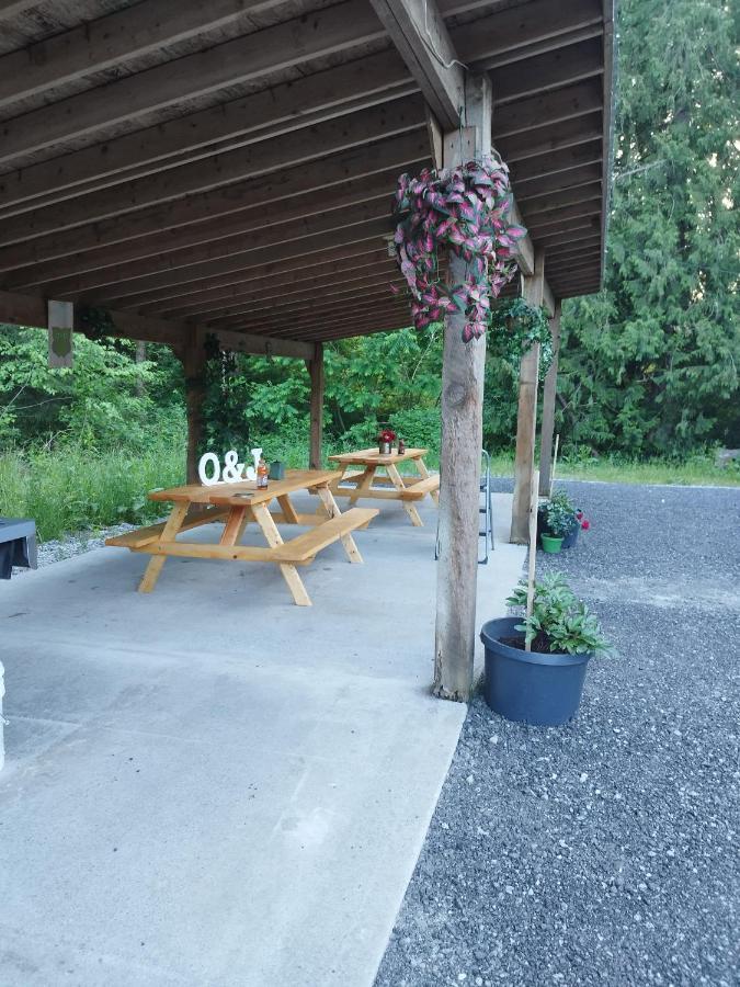 Beautiful Maple Ridge Farm Cabin Unit A Exterior photo